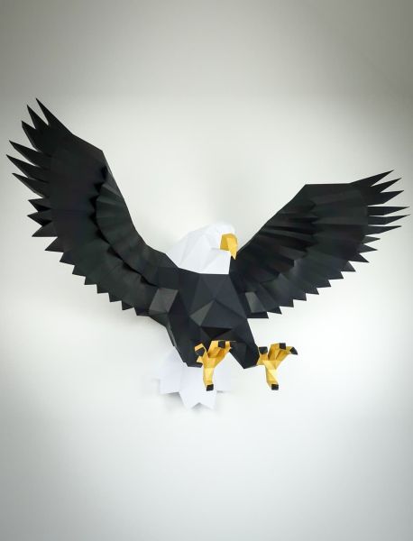 Águila negro y dorado